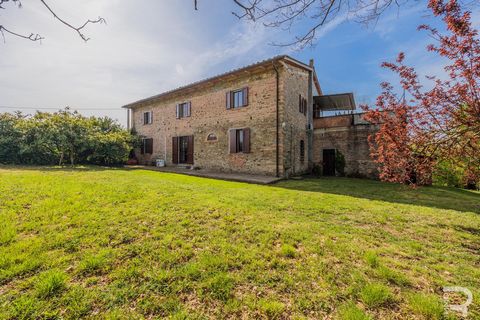 Located in the picturesque town of Borgo San Lorenzo, this typical Tuscan-style farmhouse offers a charming, rustic retreat for those seeking the tranquility of the countryside without sacrificing the convenience of nearby amenities. The house is an ...