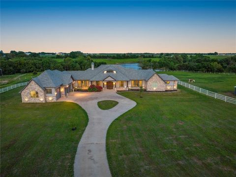 Welcome to Retela Ranch in Whitesboro. This one story modern ranch home is situated on 43+ acres (3 tracts of land). Three bedrooms, 2 and 1 half baths, the Primary BR is split from secondary BR's, an office and a Theatre-Media room. The Living room ...
