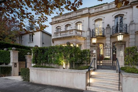 A peerless showcase of European inspired elegance and grandeur, this magnificent residence’s extraordinary dimensions were conceived and constructed without compromise by Royale Construction and Christpher Doyle Architects. Embracing an unsurpassed l...