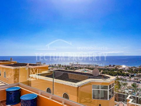 Beautiful townhouse with sea views in Costa Adeje, residential complex Ocean View. The property has two floors, it has 185 sqm built and consists of 5 bedrooms, 4 bathrooms, spacious and bright living room with sea views, fully equipped separate kitc...