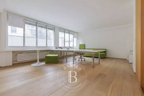 Very bright south-east facing apartment with large picture windows offering a surface area of 44m² or 474 sq ft (Carrez Law) on the 2nd floor of a recently renovated modern building, with beautiful common areas that have also been recently renovated,...