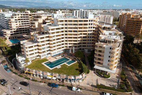 Located in Loulé. Welcome to the pinnacle of luxury in Vilamoura! This magnificent 6th-floor apartment offers not just a home but an exclusive living experience, just steps away from the acclaimed Vilamoura Marina. Upon crossing the threshold, you'll...
