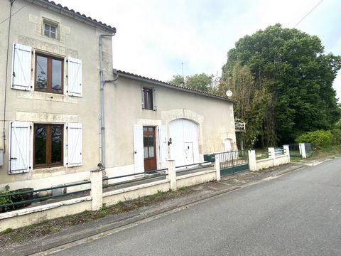 A characterful terraced house in very good condition, with the possibility of a gite or guest apartment, on a plot of 1230 m2, just a few minutes from shops, schools, medical services. With its roof renovated in 2018, its double-glazed wooden frames,...
