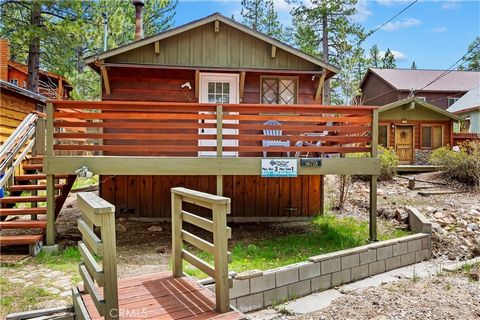 Welcome to 479 Tennessee, Big Bear! This cozy Bear Cabin mixes comfort and convenience perfectly in a peaceful spot. Inside, there’s fresh flooring and updated kitchen and bathroom. Outside, the backyard’s your private lounge area, great for family h...