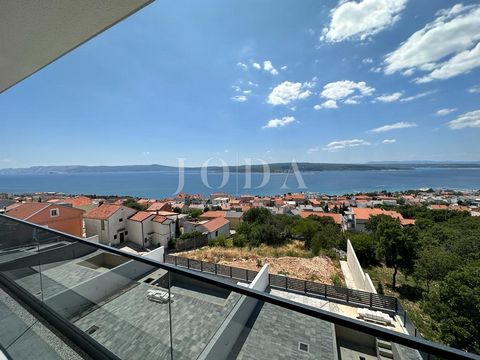 Location: Primorsko-goranska županija, Crikvenica, Crikvenica. In un nuovo edificio residenziale con 6 appartamenti, è in vendita un appartamento al 2° piano con due posti auto. Due camere da letto, bagno, cucina e soggiorno, oltre a un'ampia loggia ...