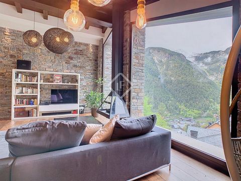 Lucas Fox presents this fabulous mountain house located in the Mas de Ribafeta area in Arinsal, an ideal location to enjoy peace and tranquility, with incredible living spaces and wonderful views of the entire valley. The property is located in a bea...
