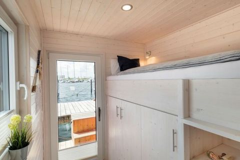This generously designed houseboat stands for a uniquely beautiful holiday feeling. Arriving and feeling good means finding freshly made beds, refreshments at hand, and the indescribable holiday feeling of being on board a houseboat!