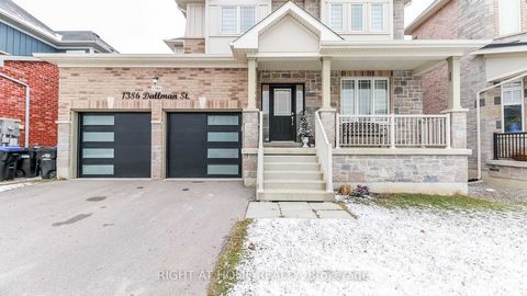Welcome Home! Lefroy is a great Family Community. This Property is over 3000 square feet and Features a Newly Renovated Kitchen, Stainless Steel Appliances, Quartz Counter Tops, Open Concept and Recently Updated Main Floor, Coffered Ceiling, Crown Mo...