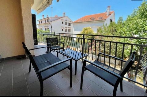 The island of Krk, Malinska, furnished apartment surface area 48,76 m2 for sale, on the ground floor of an apartment building, 250 m from the sea. The apartment consists of living room, kitchen, dining area, bedroom, bathroom, loggia and balcony of 7...