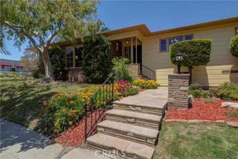 Welcome to 1340 W 12th Street, a very special home nestled on a cul-de-sac in the heart of Vista Del Oro. This original home sits on a massive, oversized 10, 146 sq ft corner lot, in a serene and family-friendly neighborhood. As you step inside this ...