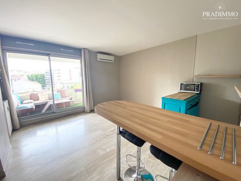 Investissement locatif. Jonathan SEBAG vous propose sur le 2ème Prado en plein coeur du Carré d'Or, quartier Saint Giniez, Marseille 8ème arr : Dans résidence de standing bien entretenue, fermée et sécurisée, appartement (vendu avec locataire) entièr...