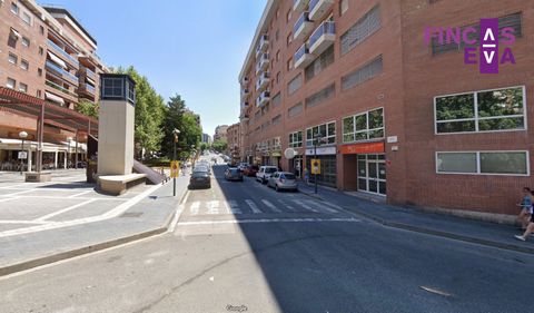 Entire building near Plaza Imperial Tarraco, in the heart of Tarragona. It consists of:. . Ground floor 4 houses. Right to attic. . Project of 1 floor x plant. Possibility to vary the project and make 2 apartments x floor the attic. Ground floor (hou...