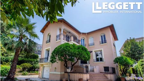 A07776 - NICE - Port. Located in quiet surroundings, in a private domain. A few minutes walk from the Port of Nice and beaches, tramway and shops. This bourgeois style villa boasts 315 sq meters of living space on 3 levels. It is currently separated ...