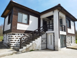 Price: €26.000,00 District: Elhovo Category: House Area: 120 sq.m. Plot Size: 1635 sq.m. Bedrooms: 2 Bathrooms: 2 Two-storey renovated house for sale in the village of Razdel Living area: 120 sq.m. Plot: 1635 sq.m. Price: 26 000 EUR This wonderful pr...