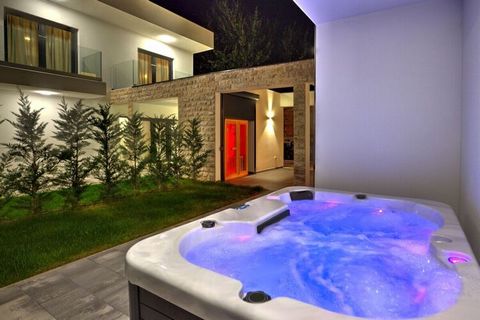 Modern villa with 2 pools, large garden, 6 bedrooms, sauna, in quiet location, near Porec