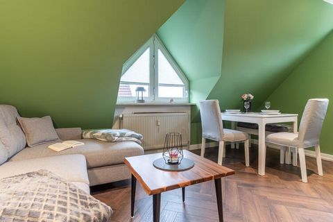 Welkom in uw onlangs gerenoveerde vakantieappartement aan de Noordzeekust in Büsum! Dit gezellige 22 vierkante meter grote 2-kamerappartement op de 2e verdieping van een charmant gebouw wacht op u voor een onvergetelijke vakantie aan de kust. Geniet ...