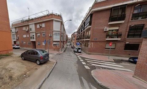 ¿Buscas vivienda en Madrid? Century 21 Now IV Te ofrece la oportunidad de adquirir éste Piso en Villa de Vallecas. Oportunidad para inversores: Inmueble en situación especial, venta sin posesión. No se puede realizar visita interior al inmueble. Se t...