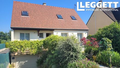 A30016SED91 - This attractive traditional house, built in 1988, is located in a quiet residential area with an unoverlooked garden and lovely open views. Offering exceptional comfort for a family seeking space and tranquility, the house spans 123m² o...