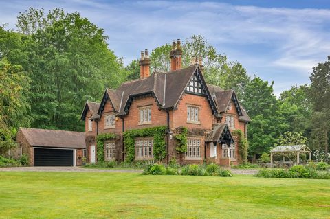 Chailey House is not just a residence - it's a lifestyle, a distinguished Grade II listed detached residence. This magnificent 5-bedroom property offers a harmonious blend of historical charm and modern luxury, extending over 2855 sq.ft. of versatile...