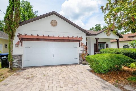 Check out this gorgeous custom-built Curry Ford West home, located just half a mile from the Hourglass District. Developed in just 2008, this residence is on a quiet cut de sac street located a few minutes from downtown Orlando, 15 minutes from Orlan...