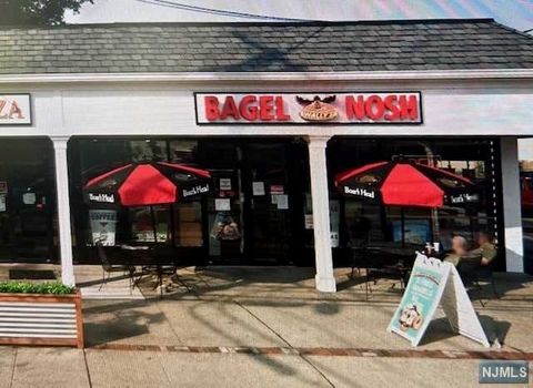 Well established bagel business located at the four corners of River Vale. Business has been at this location for 5 years. 3 five year options left on lease. Equipment is 5 years young. All equipment included. Large walk in box. Large parking lot. In...