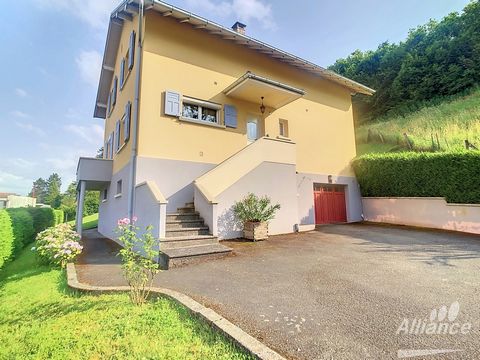 Ideales Familien- oder Zweifamilienhaus, Einfamilienhaus von ca. 150m2 Wohnfläche, sehr gepflegt. Traditioneller Bau aus den 60er Jahren mit Doppelplatten, großem Keller und Dachboden. Möglichkeit, zwei Wohnungen zu schaffen, PVC-Fenster, Gasheizung....