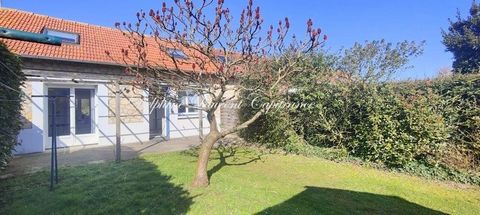 EN EXCLUSIVITE, à Merville Franceville plage, venez découvrir cette jolie maison en pierre, sur deux niveaux, située à 2,3 Km de la plage, soit un peu plus de 20 mn à pied (chemin pédestre et voie cyclable jusqu'à la plage). Exposée plein sud, cette ...