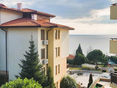 KC Properties est heureux de vous proposer cet appartement en bord de mer situé dans le complexe exclusif de 5***** Garden of Eden dans la station balnéaire de St. Vlas. Le complexe bénéficie d’un emplacement en bord de mer (50 m) avec sa propre plag...