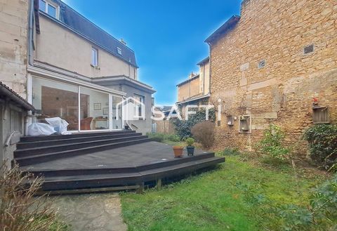 grande maison familiale de ville , lumineuse avec jardin intime