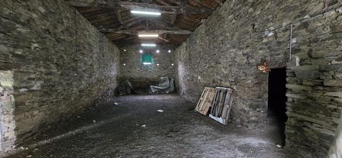 Grange de 300 m² à rénover.