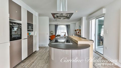 Maison contemporaine de 260M2 au DPE classé A, en plein quartier prisé de la Pironnière aux Sables d'Olonne !