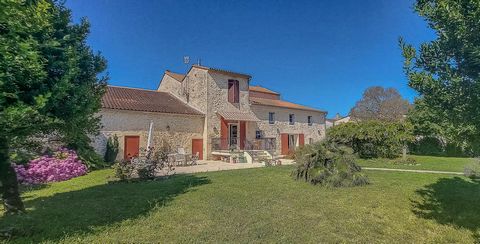 Demeure bourgeoise d’exception sur les rives de l’estuaire, au cœur d’un village viticole
