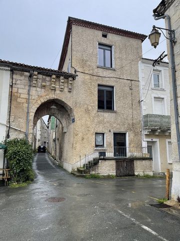 Maison de village entièrement rénovée à 10 kilométre de Périgueux .