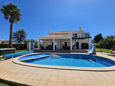 Uitstekende volledig gemeubileerde vrijstaande villa Ontdek de essentie van comfort en stijl in deze prachtige vrijstaande villa, op slechts een steenworp afstand van het prachtige strand. Met een royale oppervlakte en een spectaculair uitzicht op de...