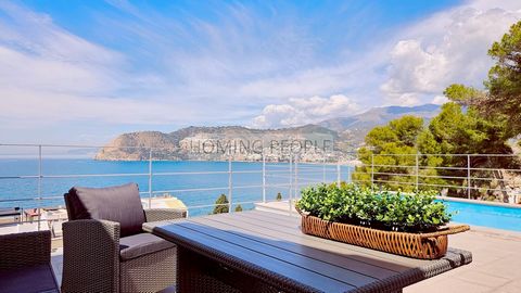 ALQUILER ANUAL, DISPONIBLE DE FORMA INMEDIATA Villa de dos plantas independientes y con orientación suroeste, que cuenta con piscina privada, terrazas, cochera, sala multiusos, etc. Zona residencial de prestigio a unos minutos a pie de la playa y del...