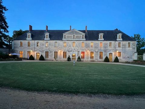 Superbe château du XIIIe siècle a 1h45 de Montparnasse et 2 heures de Paris en voiture