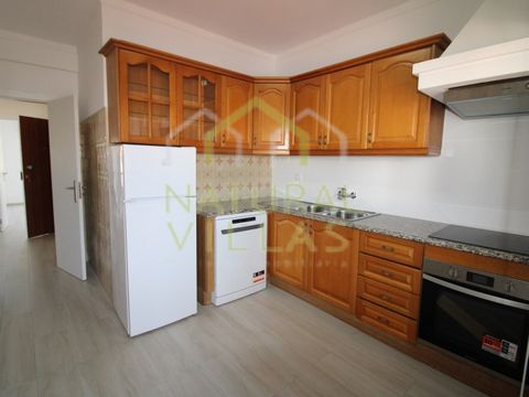 Desfrute do Conforto de um 1º Andar Renovado, Cozinha Equipada, Varanda Acolhedora, e Proximidade ao Aeroporto e Praia. Este encantador apartamento T2, localizado em uma zona tranquila de Patacão, Faro, oferece uma experiência residencial renovada e ...