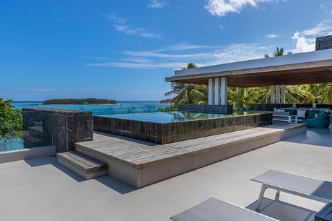 Nestenn offers this fully furnished beachfront 4-bed penthouse in Blue Bay. G+2 SCHEME. ACCESSIBLE TO FOREIGNERS. Sublime new penthouse of 375 m²on a freehold land 'pieds dans l'eau' in Blue Bay with a breathtaking view of the marine park and the 