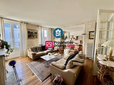 Magnifique Appartement style haussmannien de 168 m2 offrant de beaux volumes comprenant : une entrée, une grande cuisine aménagée et équipée, un salon, une salle à manger, trois chambres, une salle de bains complète avec douche et baignoire, wc. Les ...