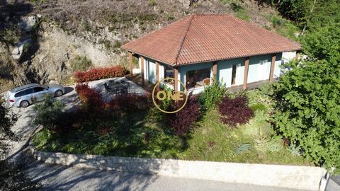 Refúgio Exclusivo no Gerês – Vistas Panorâmicas sobre a Albufeira da Caniçada Um imóvel de excelência no coração da natureza Apresentamos esta magnífica propriedade T2 com mezanine, situada em Vieira do Minho, junto à Albufeira da Caniçada, no coraçã...