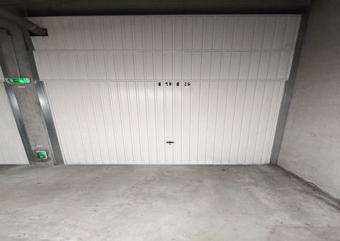 Garage box fermé en sous-sol
