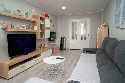Identificação do imóvel: ZMPT576614 Na excelente localidade da Moita que se encontra em franca expansão, poderemos encontrar este magnifico apartamento com todo o conforto para si e para a sua família, com uma área de 132m2, este imóvel usado destaca...