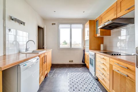 Bel appartement traversant en dernier étage, au coeur du village de Montesson