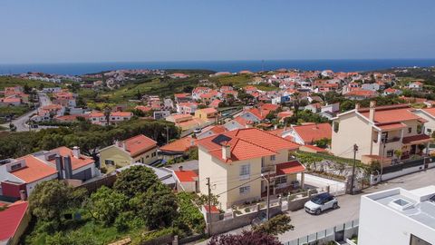 Moradia Isolada com Vista de Mar Tranquilidade e Conforto em Mafra. Se procura um espaço repleto de luz natural, numa localização calma com uma deslumbrante vista desafogada com o mar no horizonte. A apenas 2 km da Praia de São Julião e 3 km da Praia...