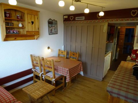 The residence Belles Challes (with lift) is situated at Arc 1800 in the village of Charvet, at the foot of the pistes and the shops. It offers fantastic views over the Mont Blanc, the valley, the pistes, the mountain and the fir tree forests. The ski...