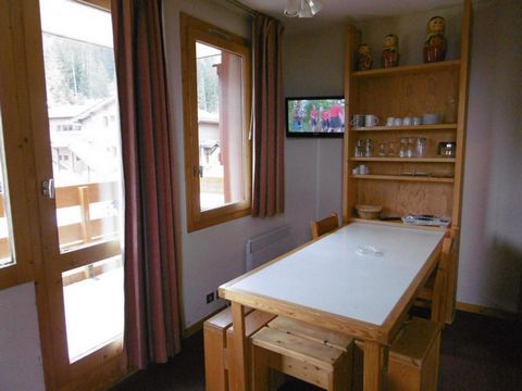 The residence La Roche Combe is situated in Valmorel, in the hamlet of Mottet, at the foot of the slopes and ski school, 175 m away from the shops. You will have a wonderfull view on the resort and the Valmorel valley. Surface area : about 27 m². 1st...