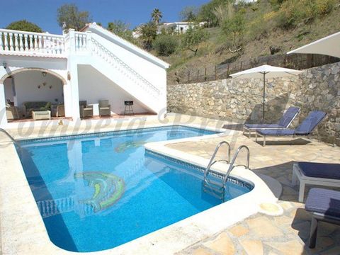 Villa con piscina privada. 3 dormitorios. 2 baños. Registro Junta de Andalucia VTAR/MA/01601