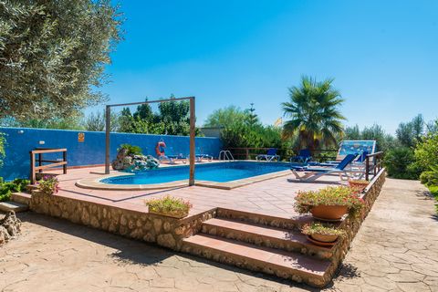 This is a fabulous stone cottage near Inca and can comfortably accommodate 8 people. The park-like garden with fruit trees and Mediterranean plants is a haven of peace and relaxation. The chlorine, 11x5m private swimming pool is private and its depth...