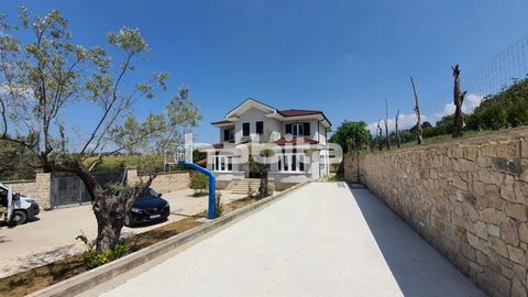 A twin Villa for sale on a 1200 m square land plot, two villas of 430m square each, two floors + underground, 6 parking spaces. Can be sold together or you can purchase only one. (price indicated in the listing refers to only one villa and half of th...
