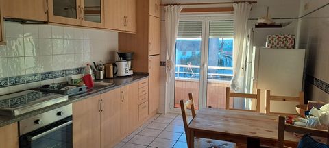 3 bedroom apartment on the ground floor with garage in Miranda do Douro. Apartment r / ch, composed of kitchen with balcony and pantry, entrance hall and another access to the bedrooms, 3 howmany, one of them suite and living room with stove. In the ...